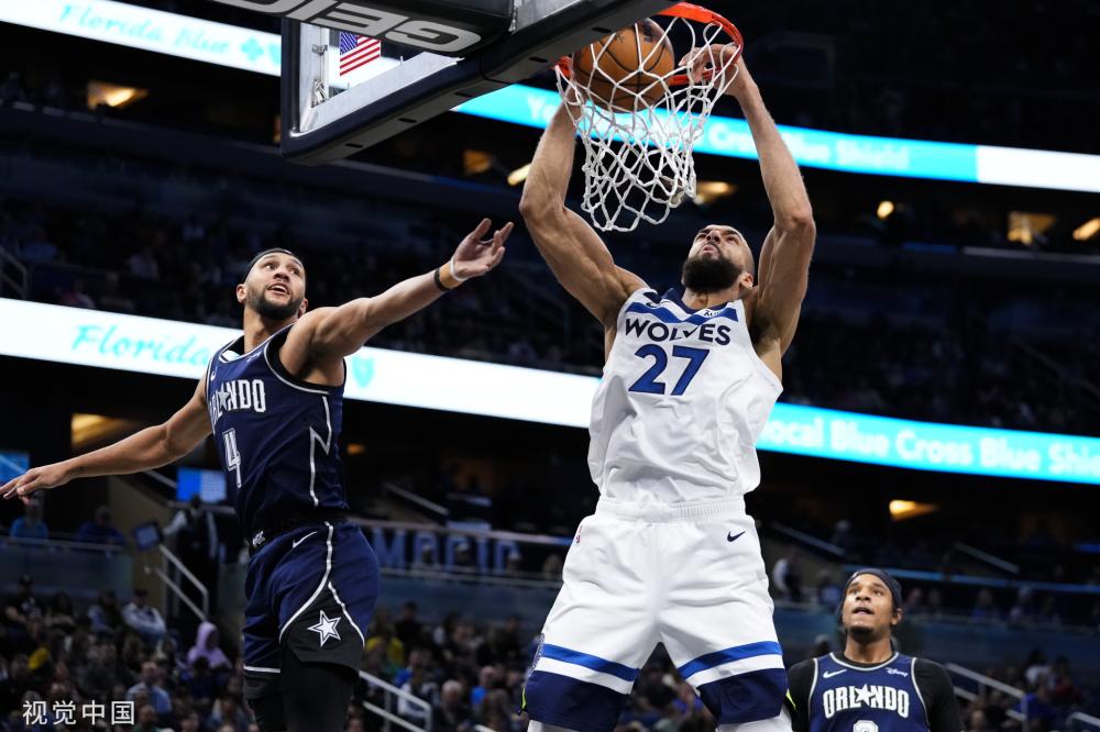 一位球员以 一位球员以